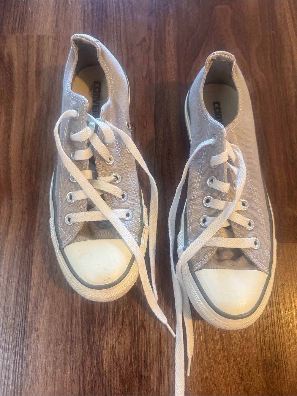 Converse women’s  Low Top Sneakers in Light Gray and White size 7 NWOT